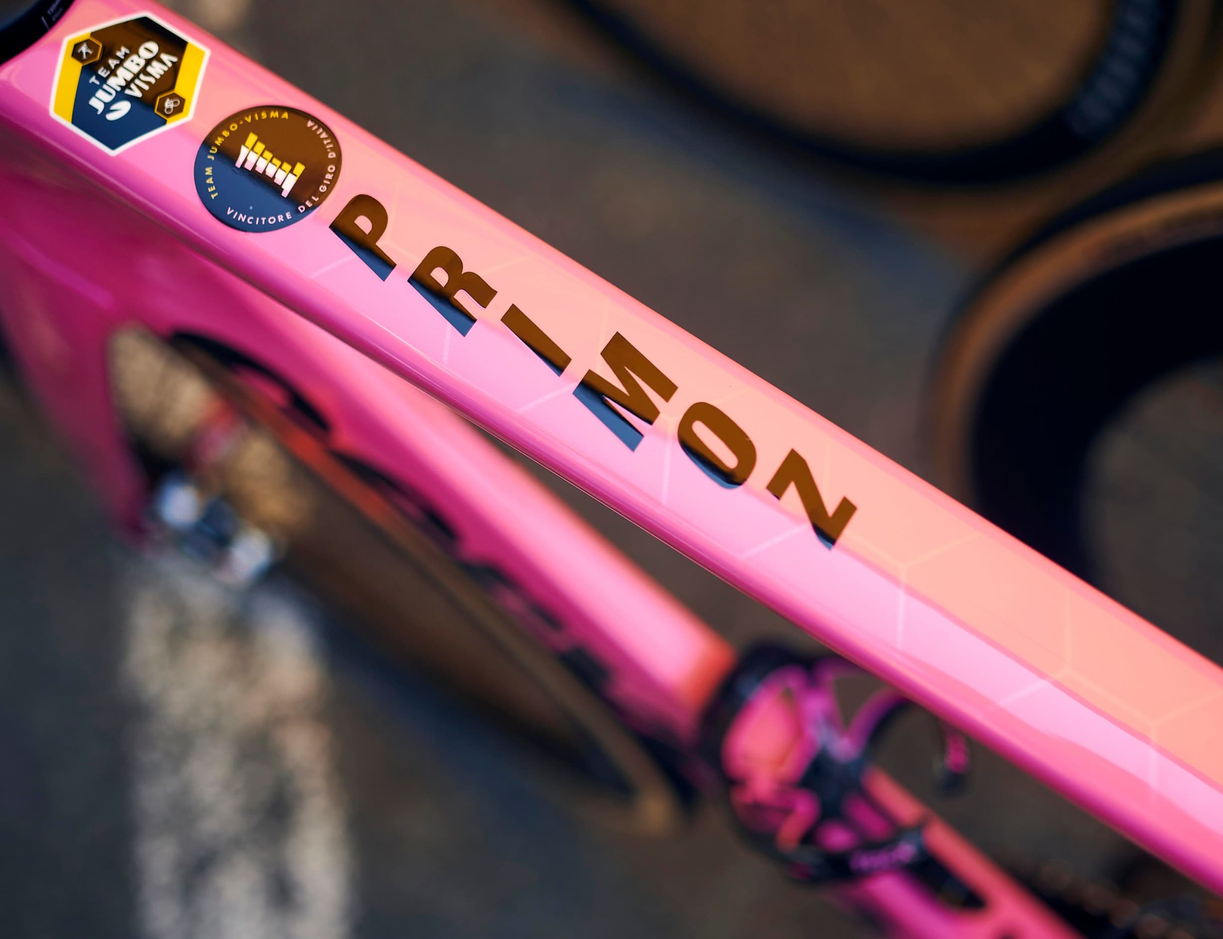 Detail shots of the Pink Cervélo S5.