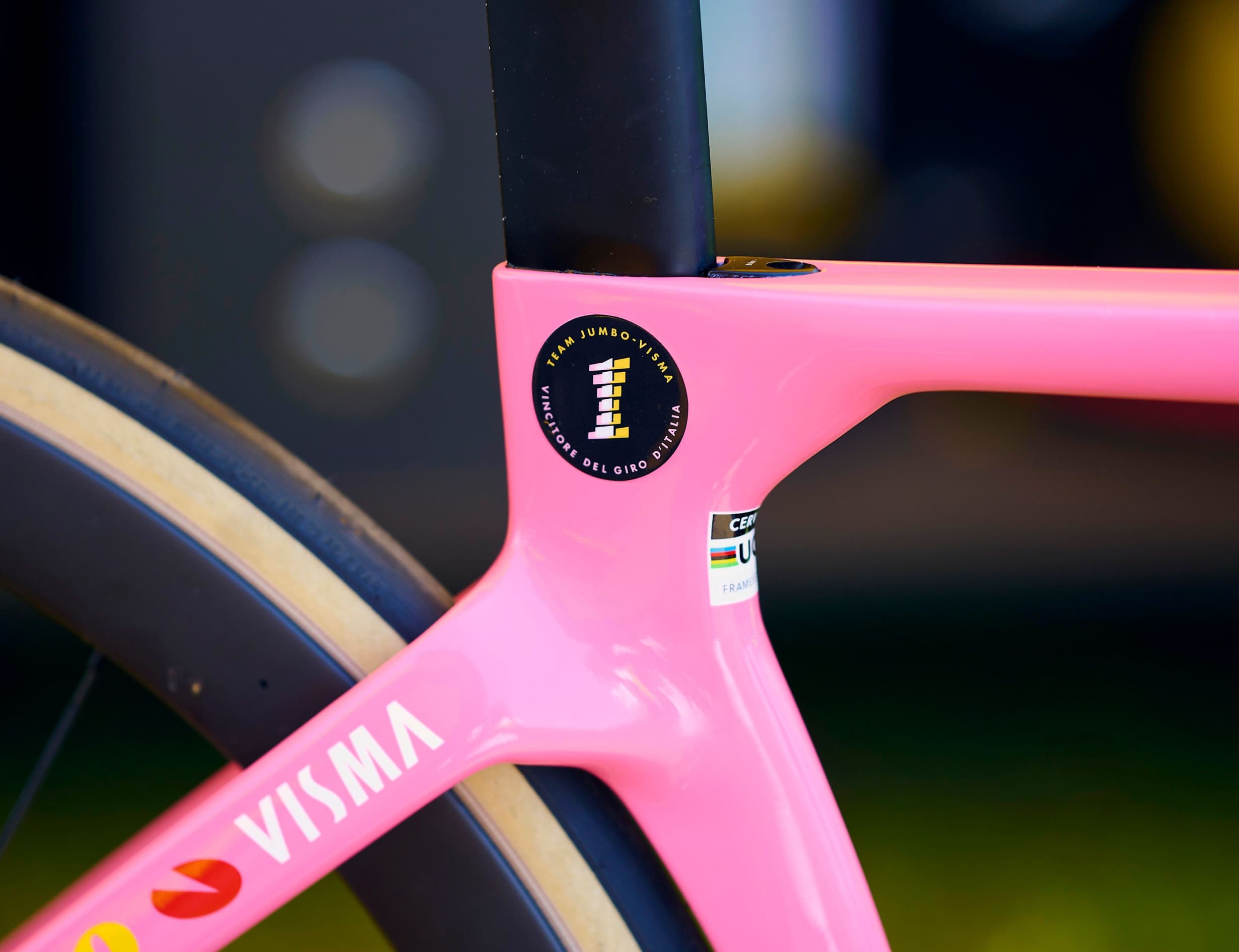 Detail shots of the Pink Cervélo S5.