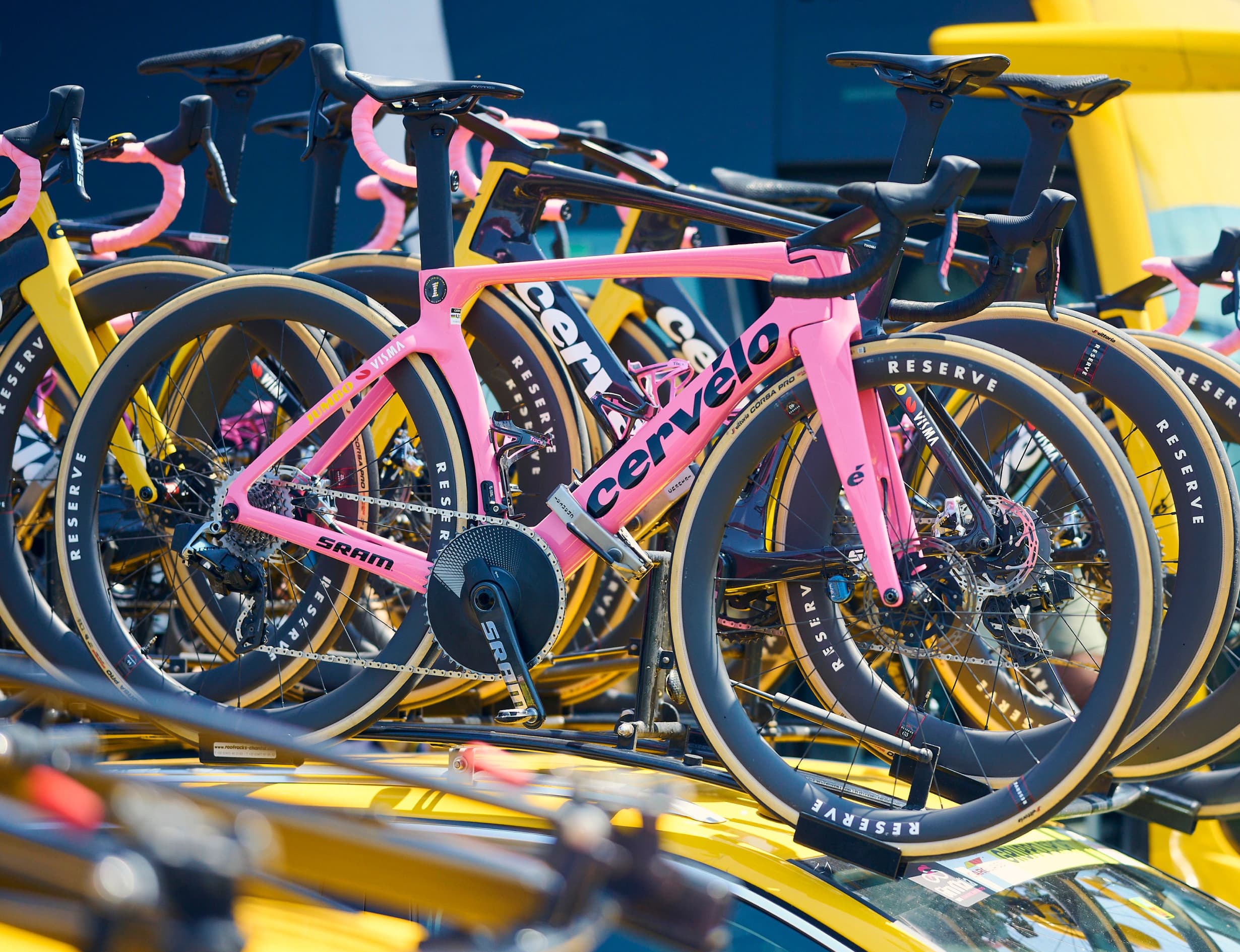 Detail shots of the Pink Cervélo S5.