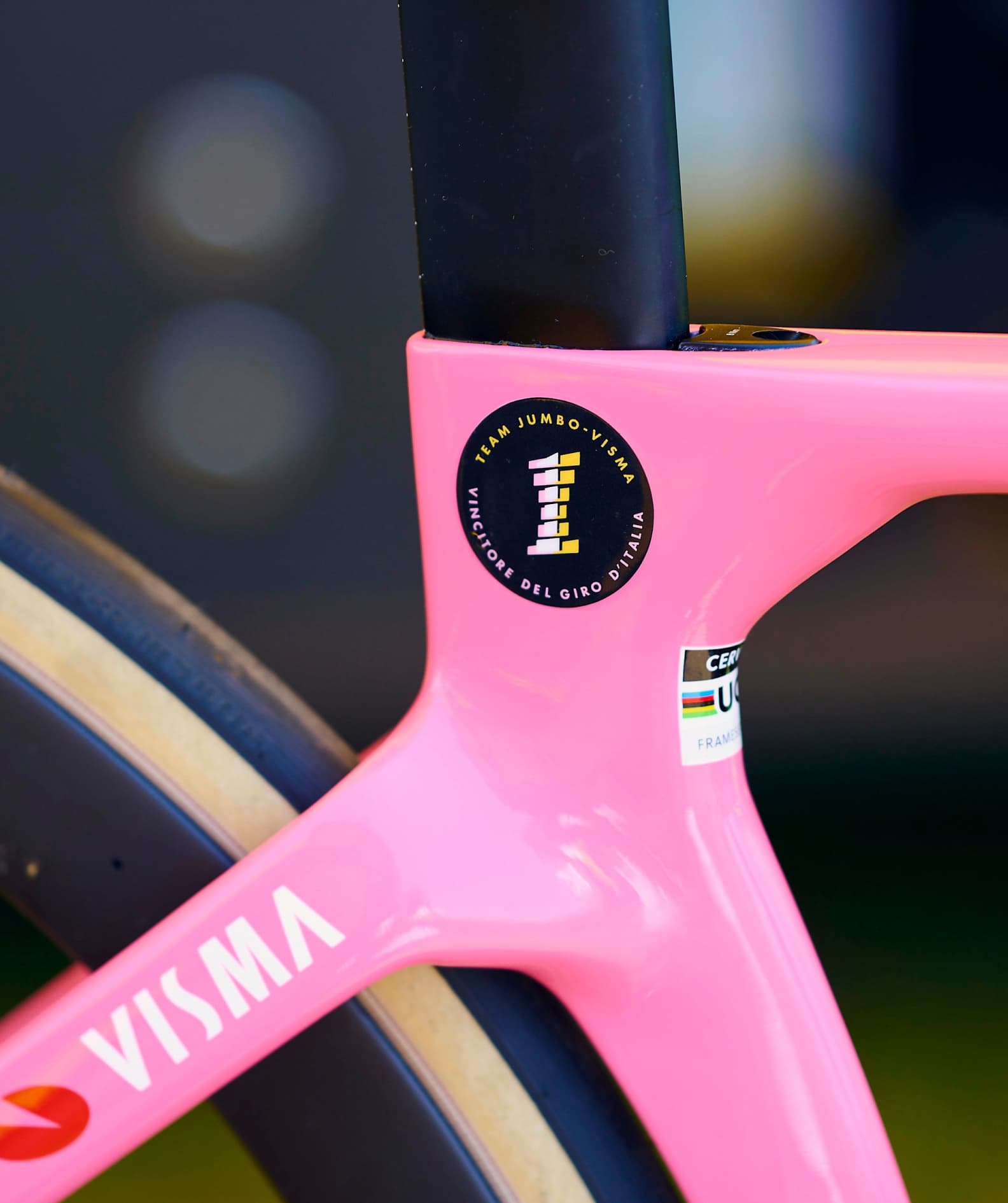 Detail shots of the Pink Cervélo S5.