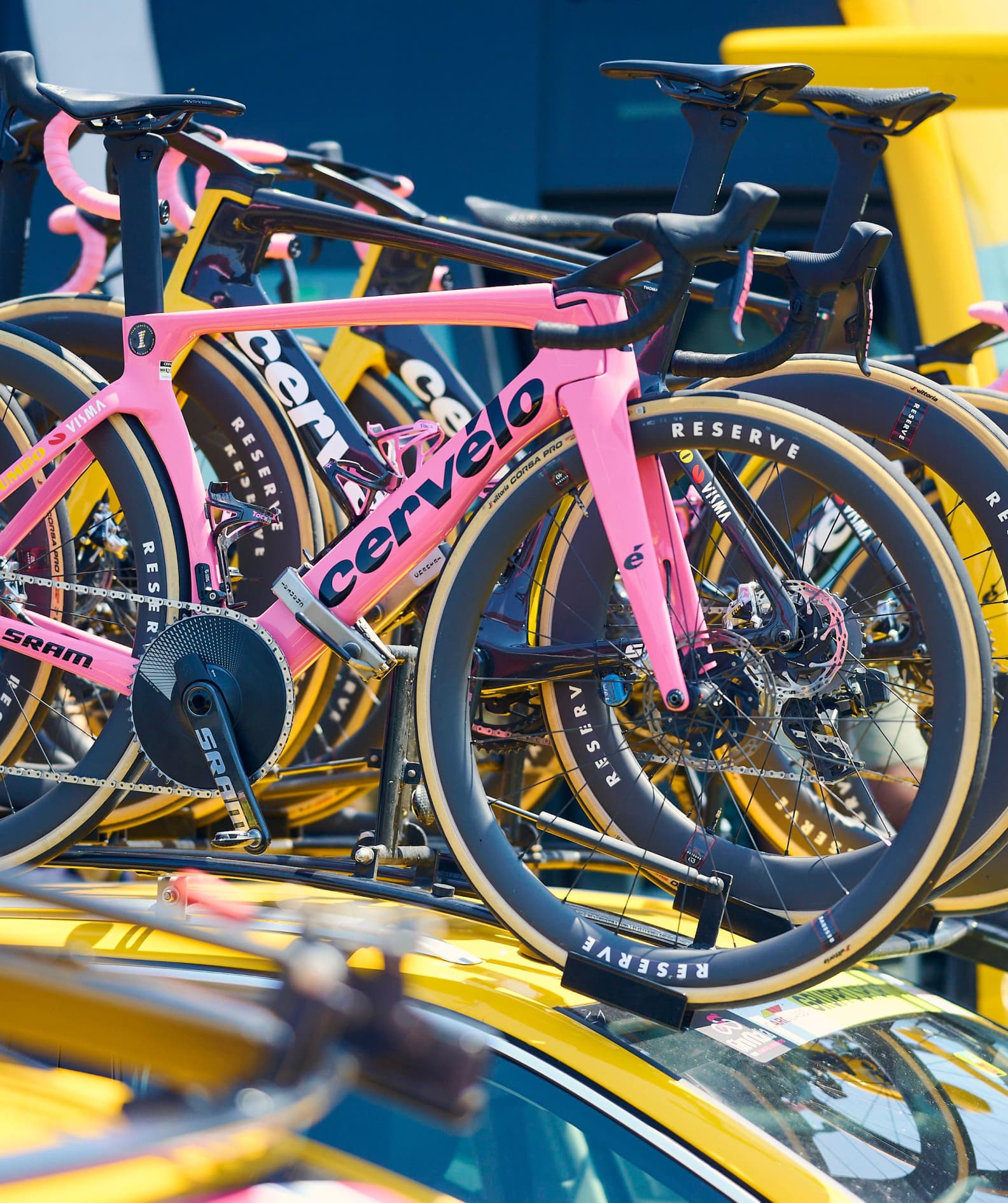 Detail shots of the Pink Cervélo S5.