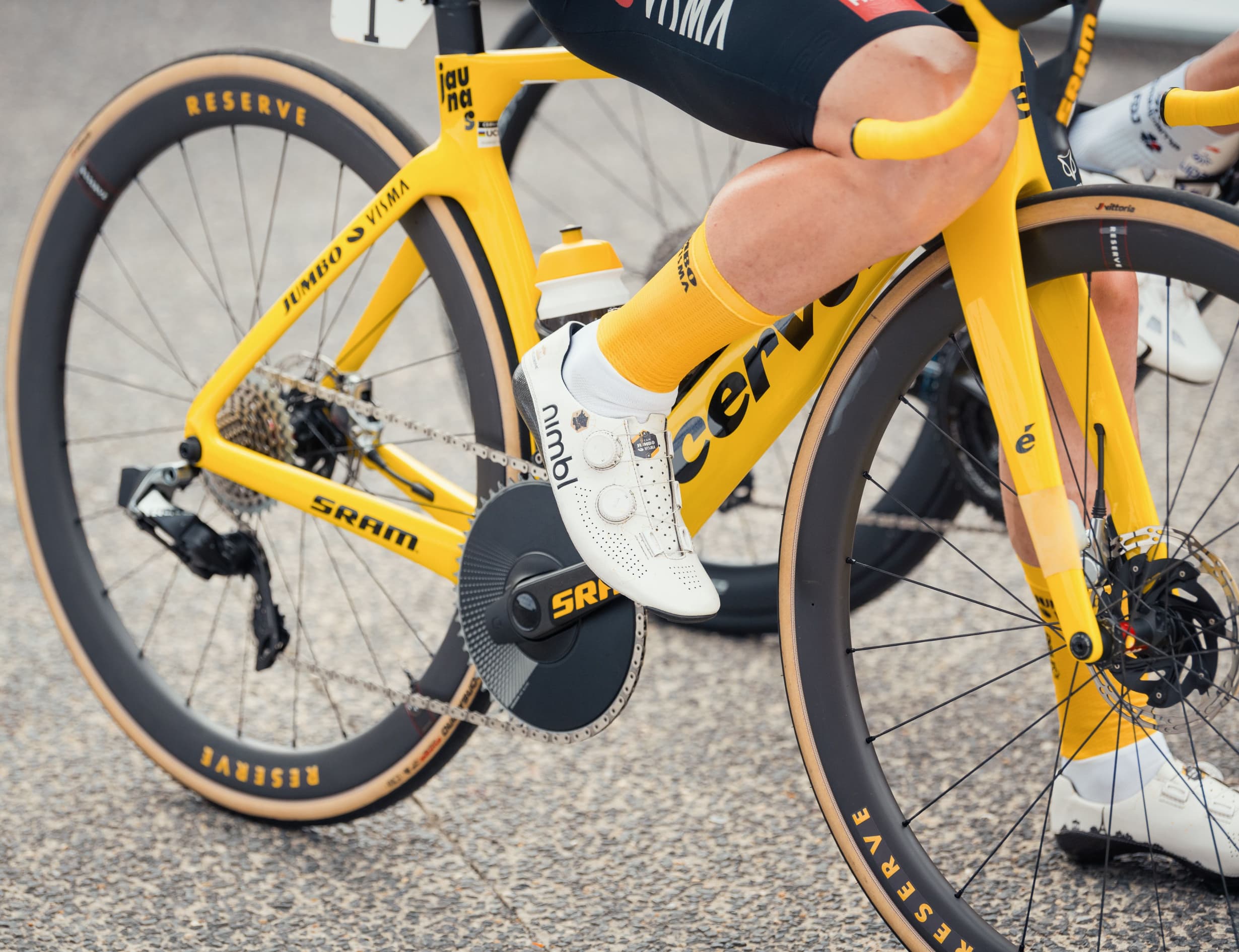 Detail shots of the Yellow Cervélo S5.