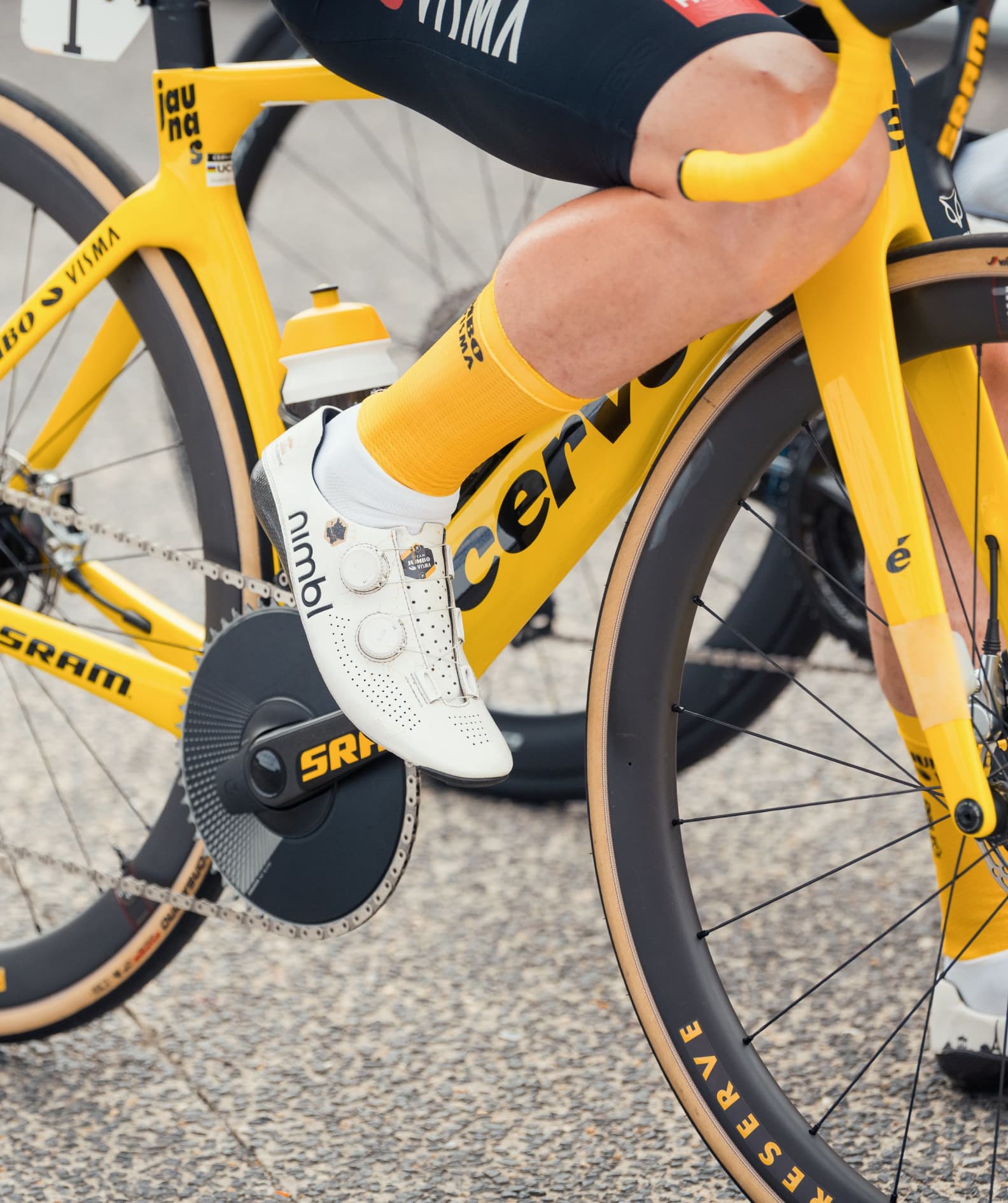 Detail shots of the Yellow Cervélo S5.