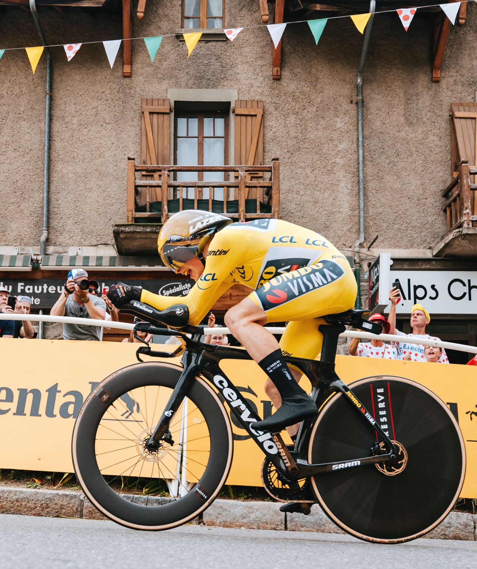 Jonas Vingegaard riding a Cervélo P5 time trial bike.