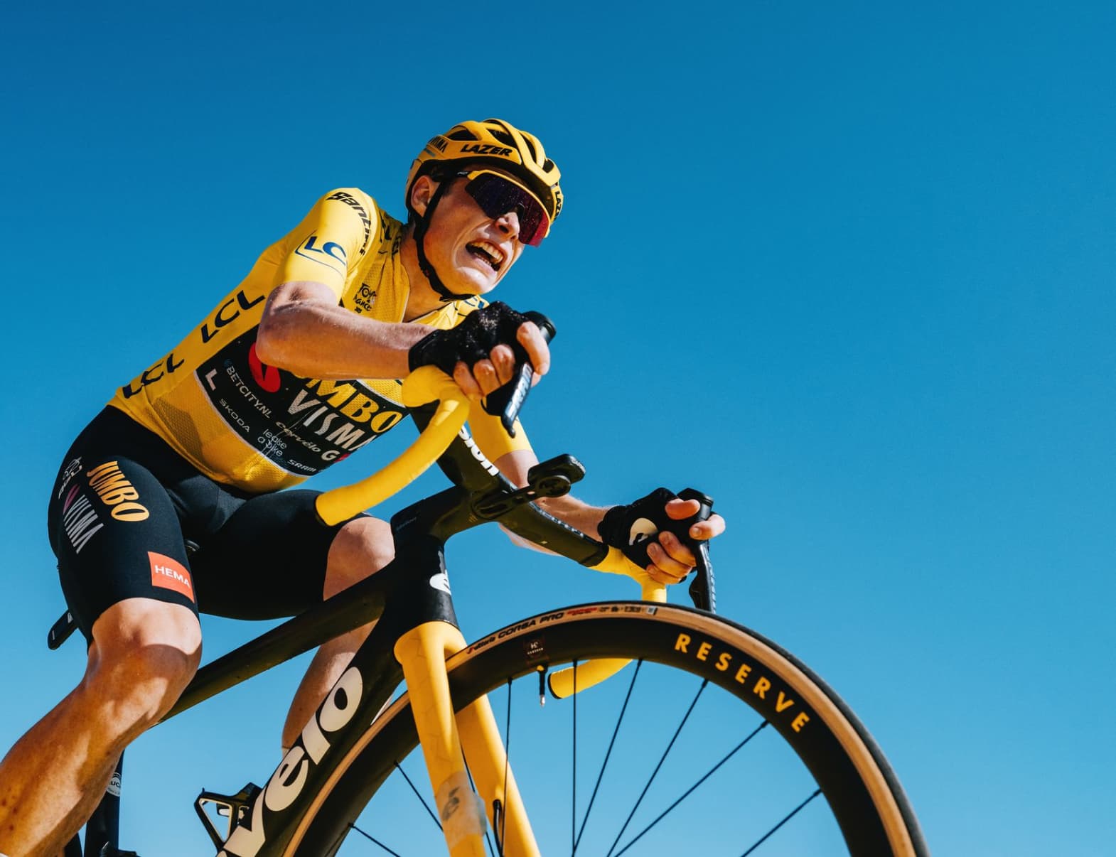 Jonas Vingegaard wearing yellow and climbing with effort on his Cervélo R5.