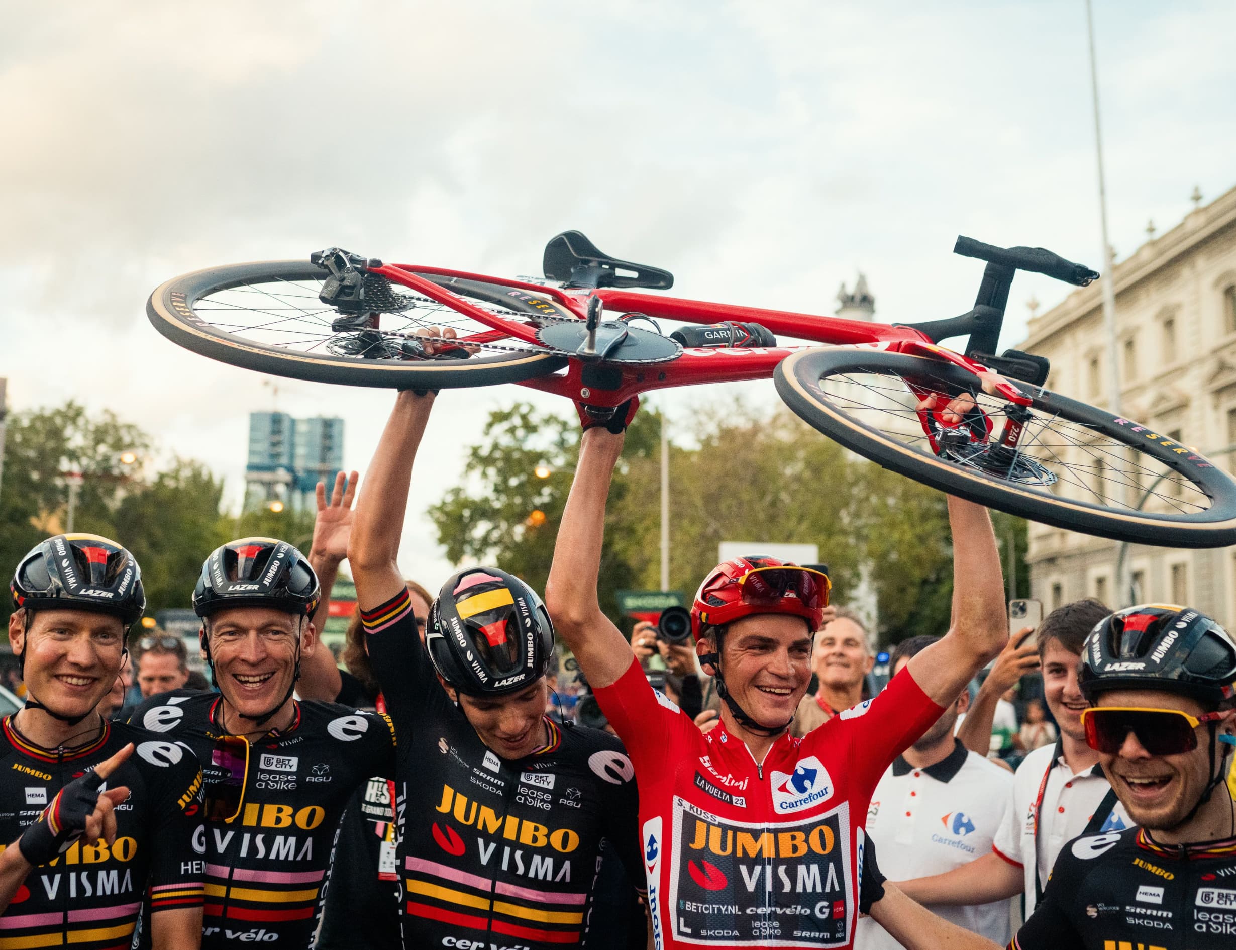 Detail shots of the custom red Cervélo S5.