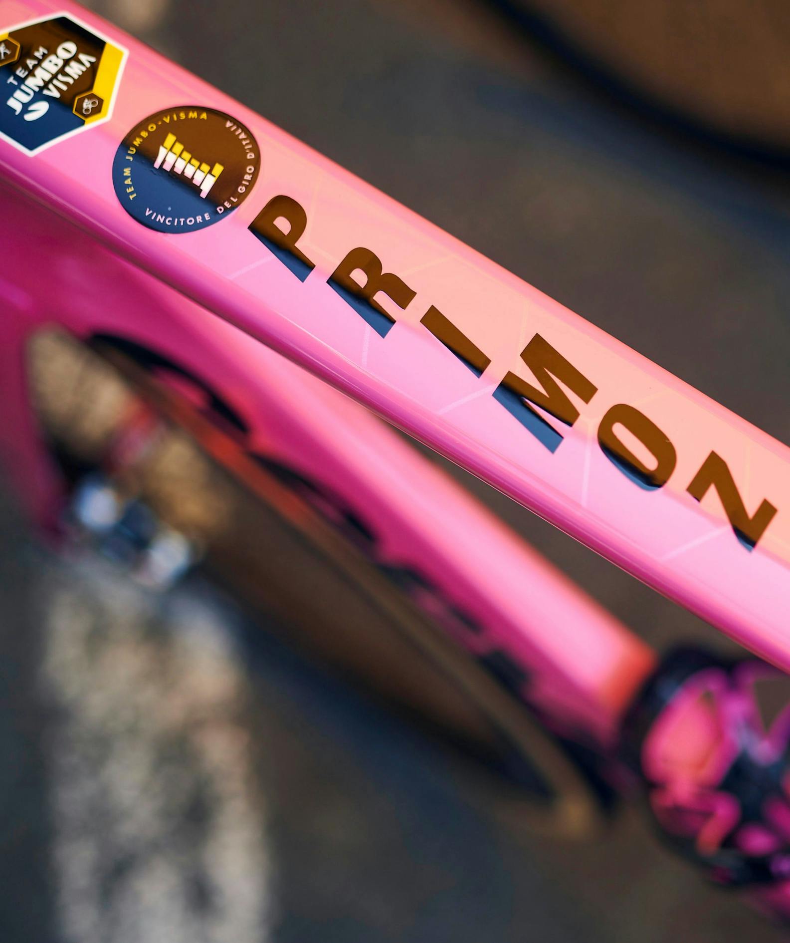 Detail shots of the Pink Cervélo S5.
