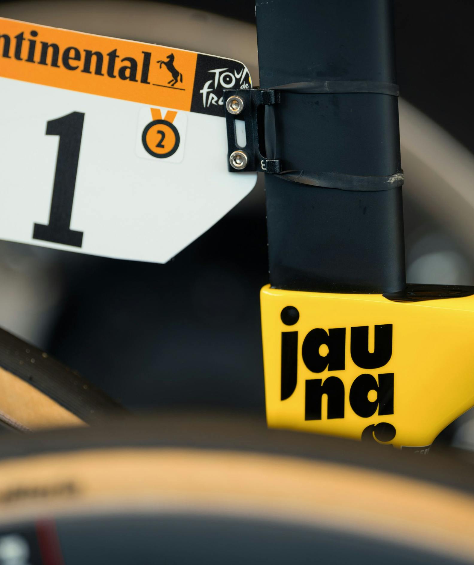 Detail shots of the Yellow Cervélo S5.